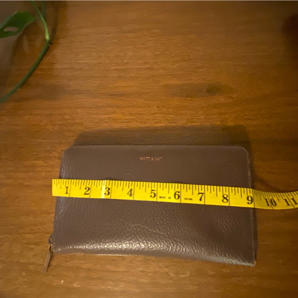 Brown zipper closure wallet - vegan leather - Picture 3 of 5